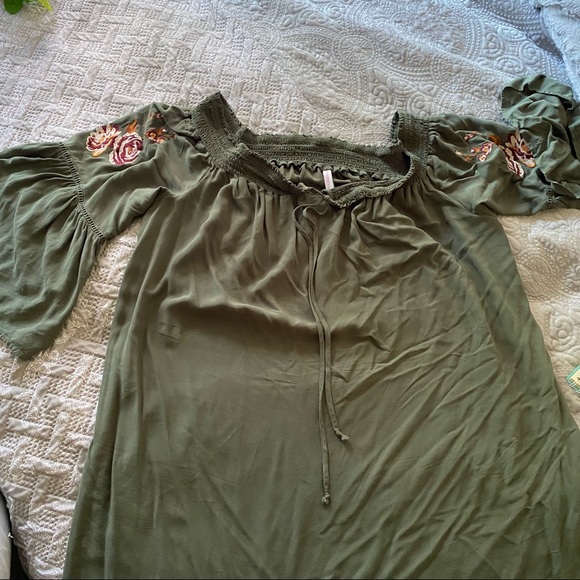 No Boundaries Dresses & Skirts - Bohemian dress green khaki color.